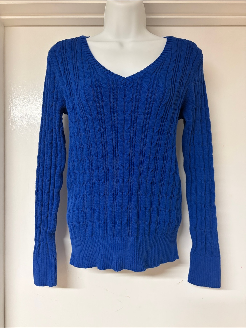St. John's Bay Cable Knit V-Neck Long Sleeve Sweater - Royal Blue Size Medium